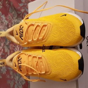 Women's Yellow Nike Air Max 270 Size 6.5 💛💛
